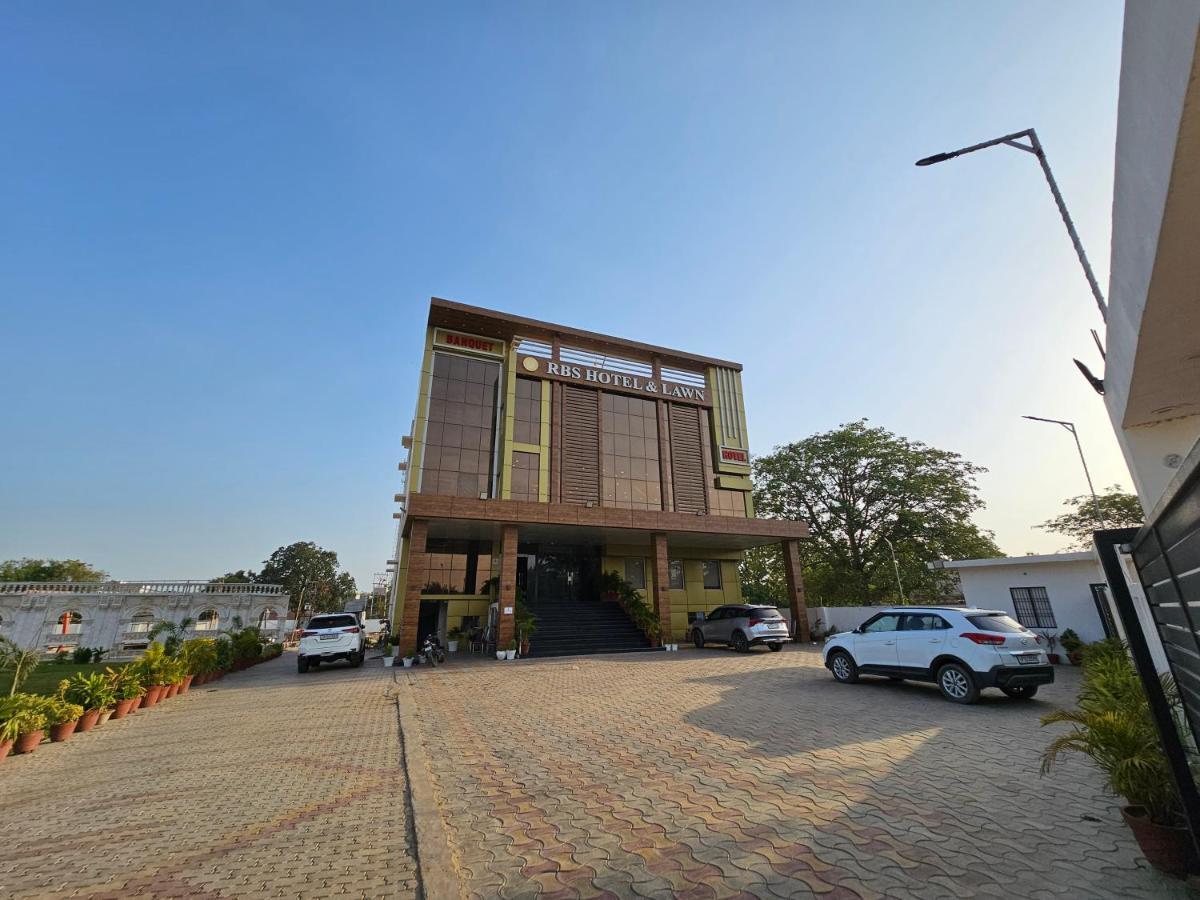 Rbs Hotel And Lawn Ayodhya Dış mekan fotoğraf